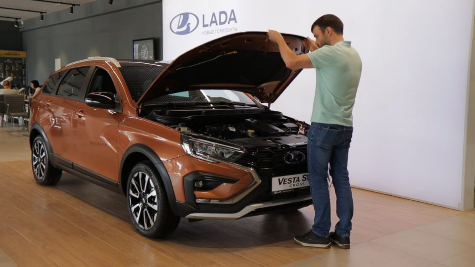     LADA Vesta  :   