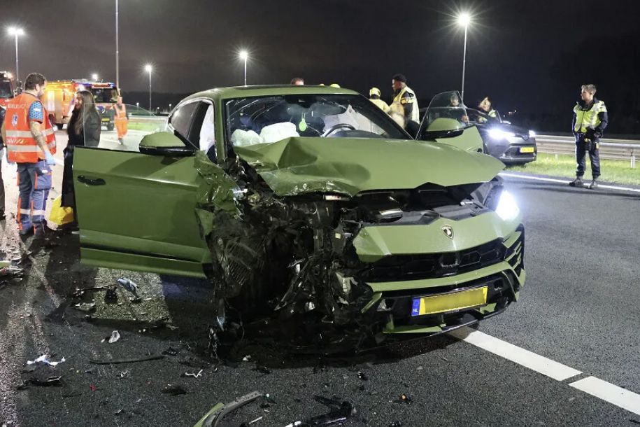      Lamborghini Urus:  