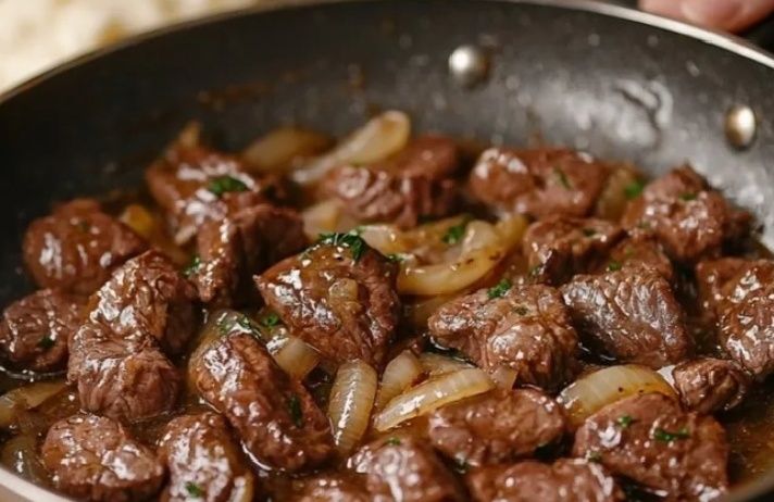 Говяжья печень в сметане: новый взгляд на классический рецепт