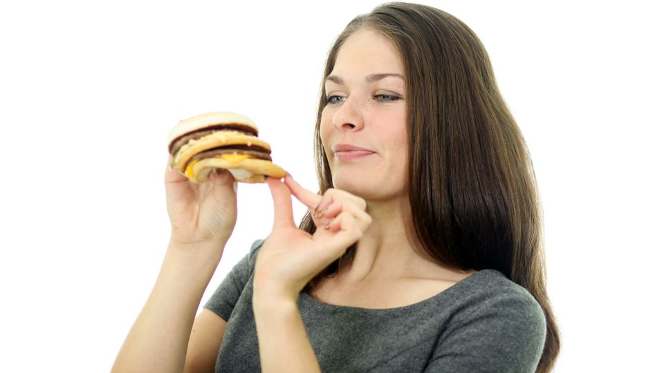 «Хорошо перемешать»: назван секретный ингредиент правильного соуса для бургеров