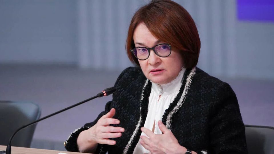 Проблемы с банками: жители Тюмени сталкиваются с массовыми блокировками счетов