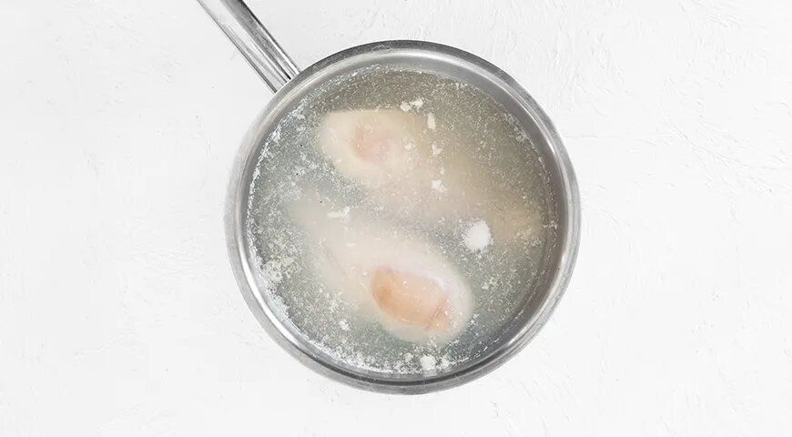 Нежный салат с курицей и помидорами: простой рецепт для вкусного обеда