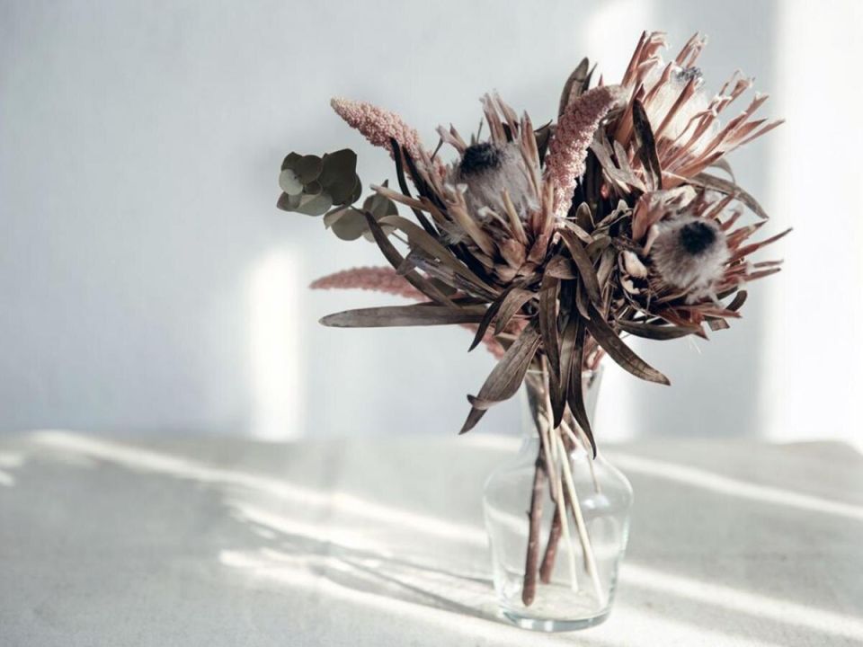 Засушенные цветы в интерьере: когда память может обернуться бедой