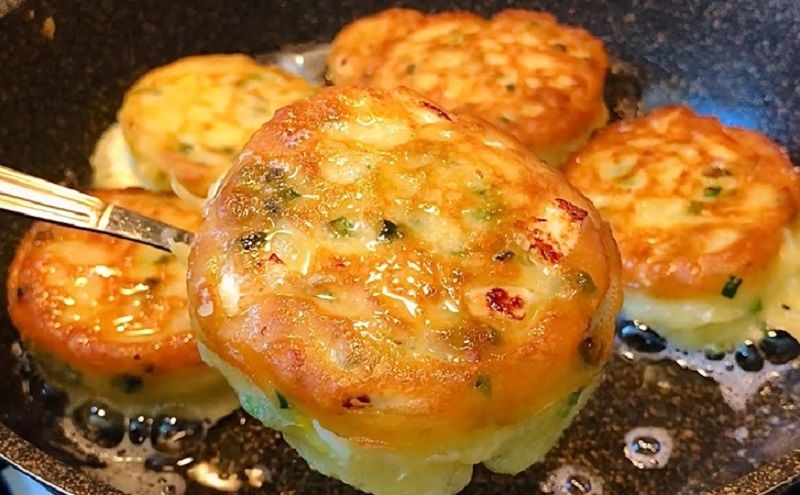 Ленивые пирожки с зелёным луком и яйцом: быстро, просто и вкусно