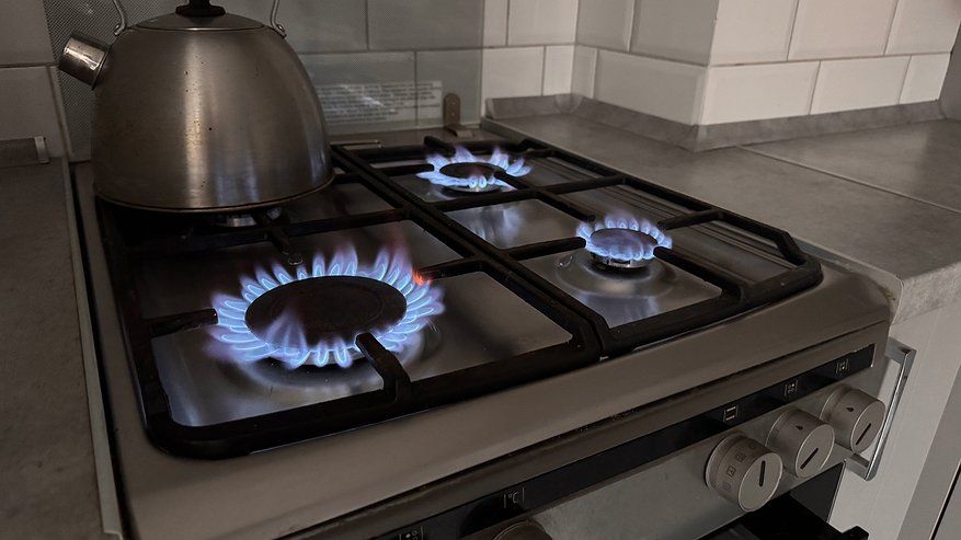 Как строить идеальную кухню-столовую с газовой плитой в 2025 году: что нужно знать