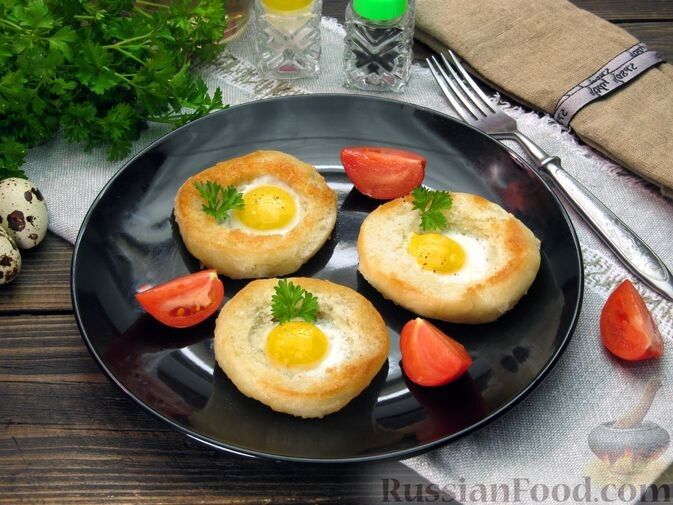 Необычная яичница: как сделать завтрак ярче и вкуснее