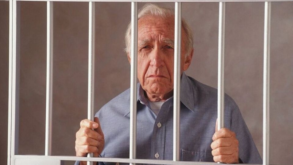 Пенсионеры в зоне риска: как избежать уголовной ответственности за нарушения