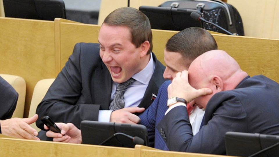 Пенсии чиновников в 2025 году: роскошь или реальность?