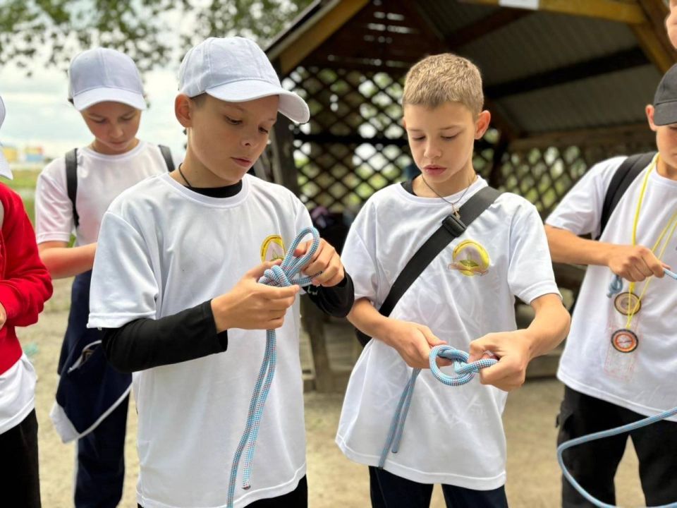 В пикник-парке «Остров» прошли муниципальные туристические соревнования «За спорт и здоровье!», собравшие самых энергичных и любознательных ребят нашего округа