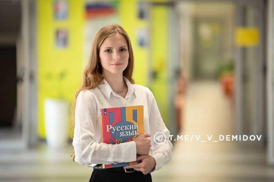 Валентин Демидов: Друзья, 28 наших талантливых школьников в этом году достигли вершины ЕГЭ – набрали максимум, 100 баллов!