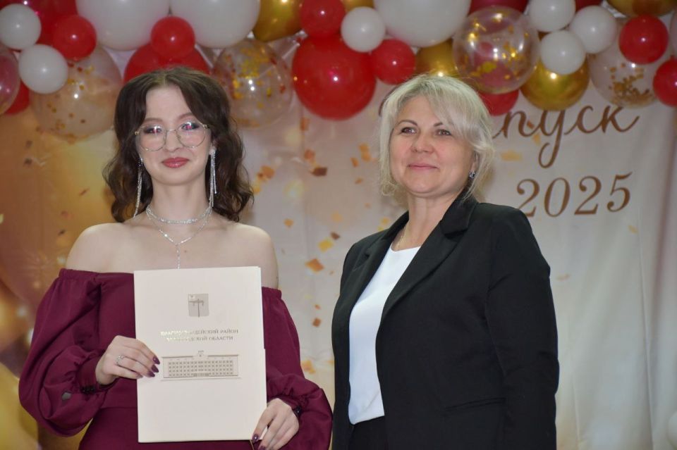 В Красногвардейском районе состоялось вручение аттестатов выпускникам школ