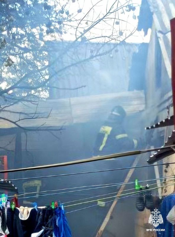 В 16:35 пожар полностью ликвидирован, пострадавших нет