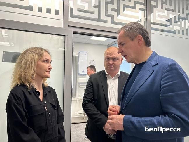 Вячеслав Гладков пообещал помочь женщине, потерявшей ноги при обстреле ВСУ
