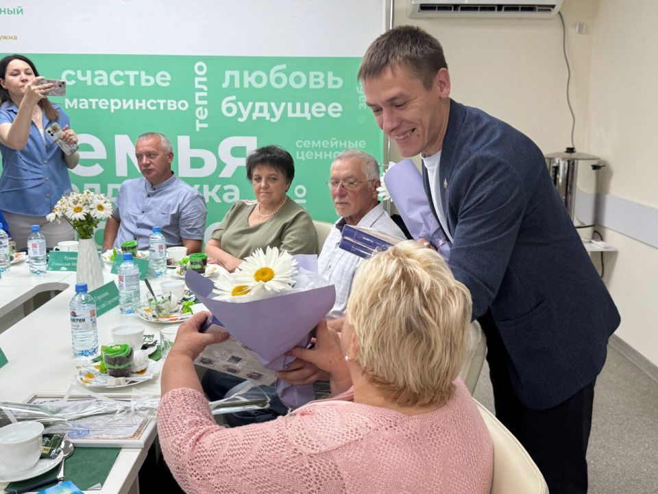 Михаил Лобазнов: Состоялся круглый стол с губкинскими общественными организациями, посвященный Дню семьи, любви и верности