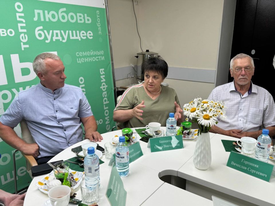 Михаил Лобазнов: Состоялся круглый стол с губкинскими общественными организациями, посвященный Дню семьи, любви и верности