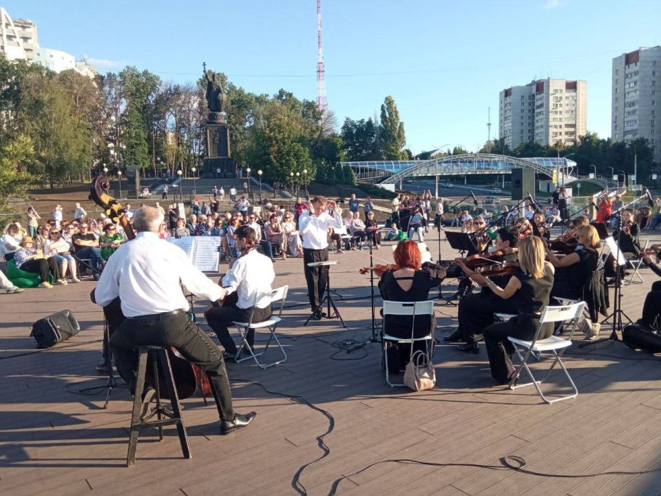 На крыше «Школы 21» продолжаются летние лекционно-музыкальные вечера