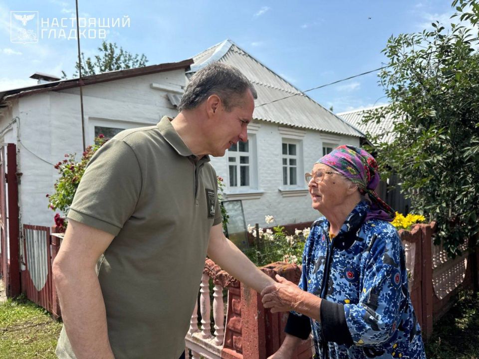 Вячеслав Гладков: Вернулся из Шебекино.. Заехал в Центральную районную больницу, которую мы закрываем антидроновой сеткой. Сделано 1300 квадратных метров. До конца следующей недели планируем завершить хирургический корпус и...
