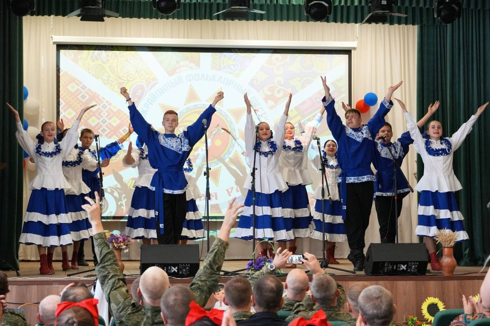 В Макешкинском сельском Доме культуры состоялся межрайонный фольклорный фестиваль «Славянская радуга. Лето»