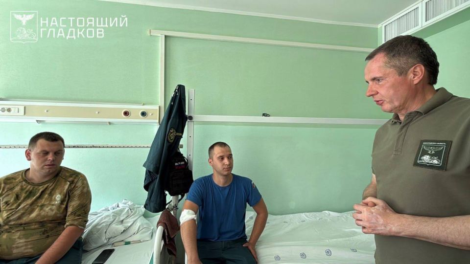 Вячеслав Гладков: Вернулся из Шебекино.. Заехал в Центральную районную больницу, которую мы закрываем антидроновой сеткой. Сделано 1300 квадратных метров. До конца следующей недели планируем завершить хирургический корпус и...