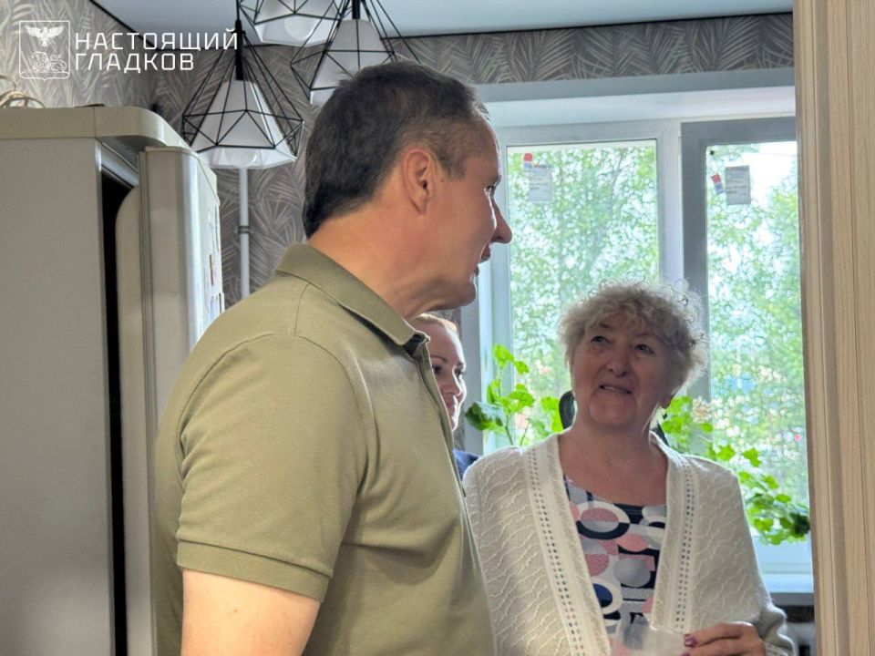 Вячеслав Гладков: Вернулся из Шебекино.. Заехал в Центральную районную больницу, которую мы закрываем антидроновой сеткой. Сделано 1300 квадратных метров. До конца следующей недели планируем завершить хирургический корпус и...