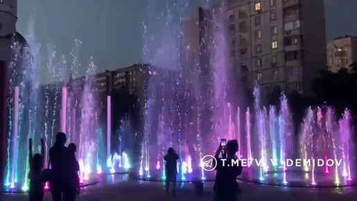 Валентин Демидов: Почаевский сквер: тестируем фонтан! Скоро открытие!