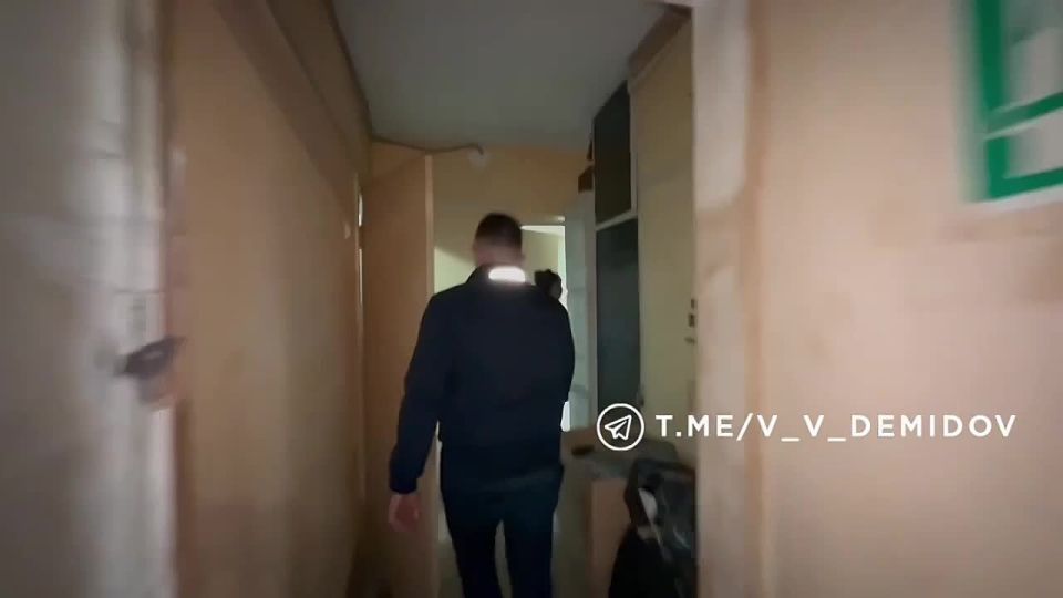 Мэр Белгорода Валентин Демидов встретился с жителями дома, пострадавшего после атаки БПЛА