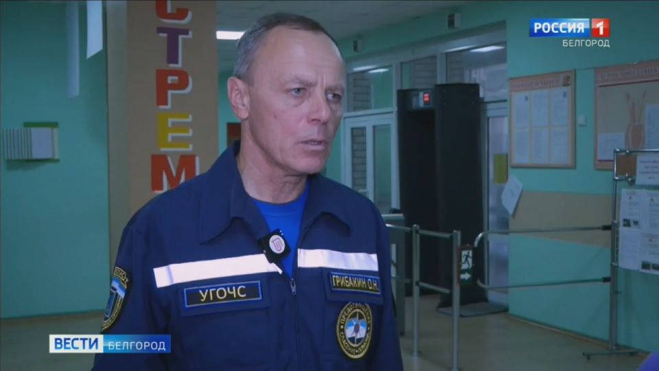 123В этом здании размещаются сразу детский сад и начальная школа