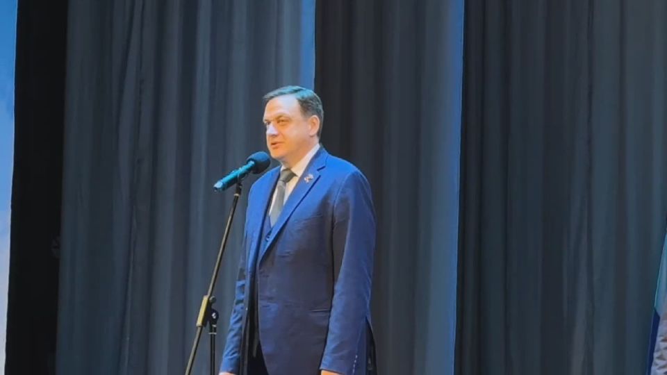 Михаил Лобазнов: Сегодня состоялось очень масштабное и важное событие - торжественное посвящение в юные медики Белогорья!