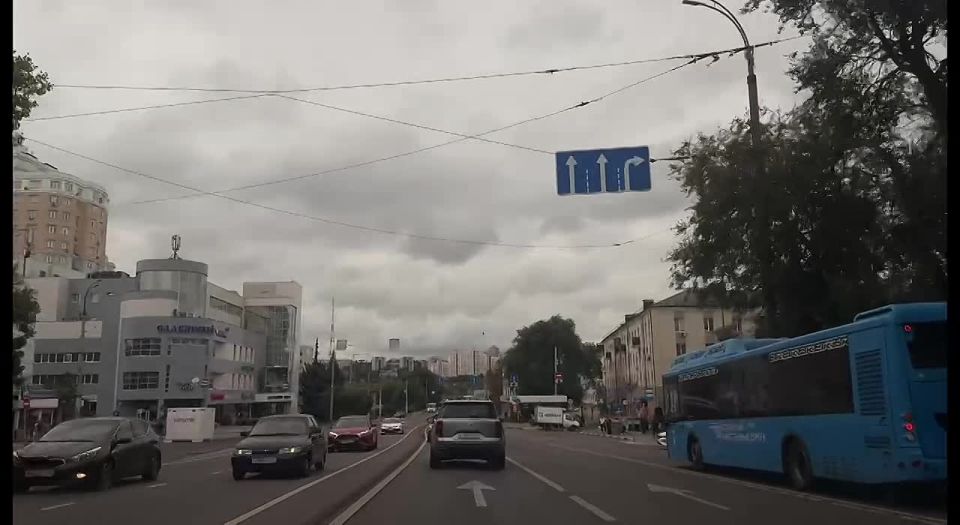 Здравствуйте, друзья. Выходные — отличный повод провести его с семьей и отправиться в небольшое дорожное путешествие Помните о соблюдении скоростного режима, выборе безопасной дистанции и бокового интервала Не пренебрегайте...