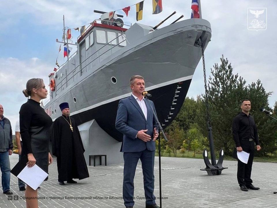 В Борисовке установили рейдовый водолазный катер класса «Фламинго»