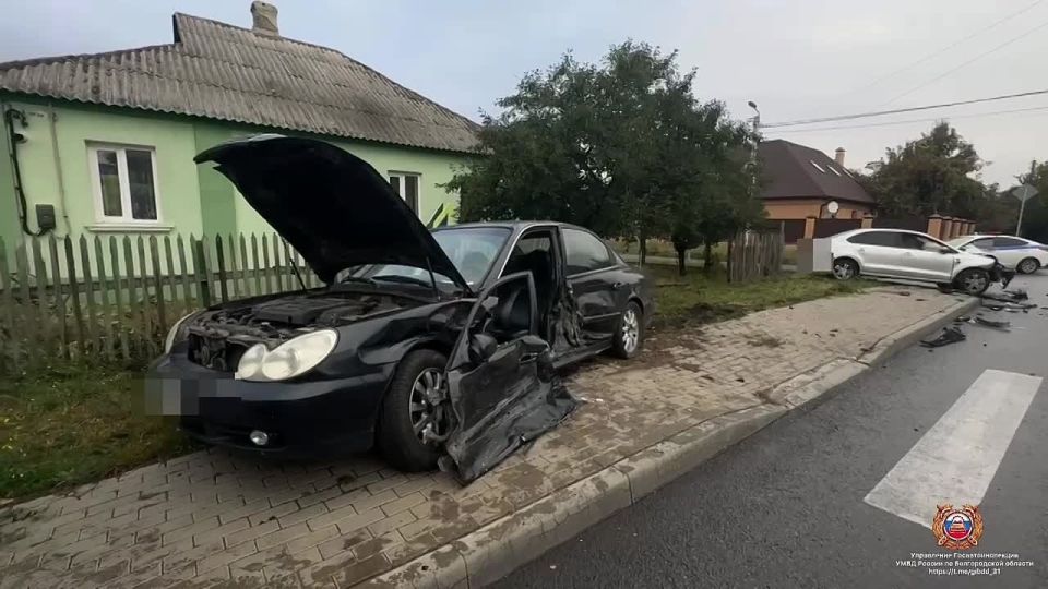 #СВОДКА_ДТП. По предварительным данным , вчера около 15 часов 55 минут на нерегулируемом перекрестке ул.Крупская - ул.Кутузова г. Белгород 42-летняя женщина, управляя автомобилем «Фольксваген Поло», не предоставила...