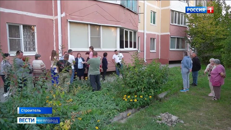 «Оставили много мусора, разрыли отмостку, поломали желоба, по которым стекала вода»