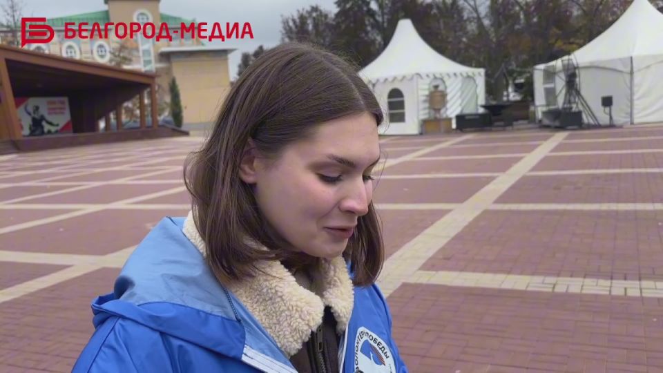 В День флага Белгородской области прошла традиционная раздача ленточек