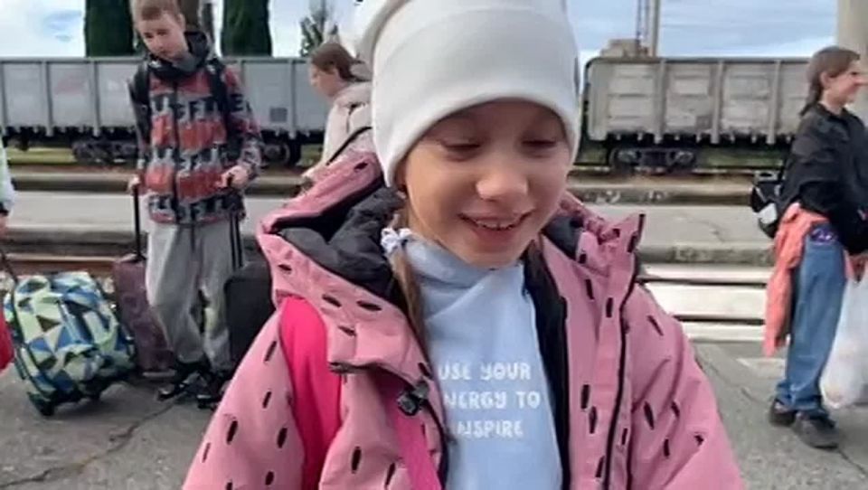 Президентские гости.. Полсотни детей из белгородского приграничья, пострадавшего от атак ВСУ, проведут, по приглашению президента Гунба, две недели в тишайшей Пицунде. С выездами на экскурсии, разумеется