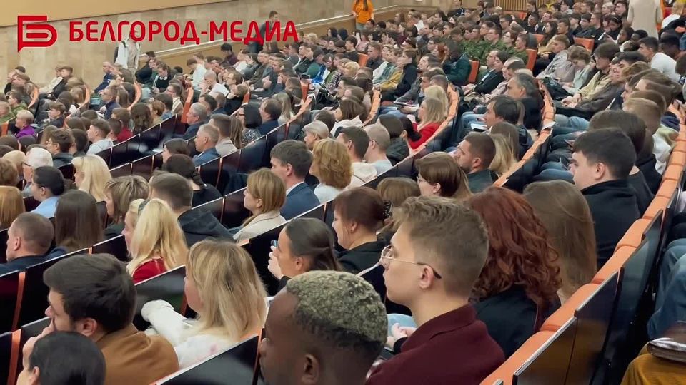 В Белгороде ведущий Первого канала Сергей Тугушев провёл лекцию для студентов БГТУ им. В.Г. Шухова