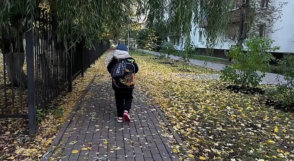 Доброе утро, друзья!. В Белгороде с самого утра автоинспекторы стоят на страже безопасности детей, напоминая школьникам и их родителям о необходимости использования световозвращающих элементов Уважаемые водители! Пожалуйста...