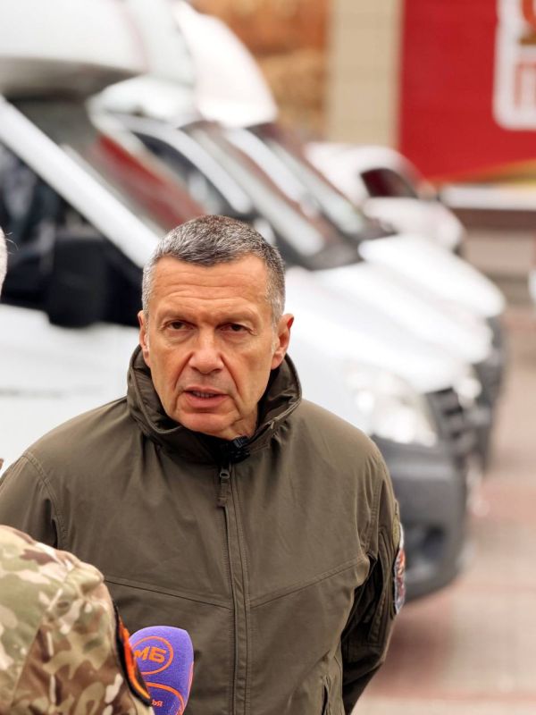 На обратном пути с фронта по просьбе руководства Белгородской области передали внушительный гуманитарный груз — почти 3 тысячи единиц помощи для жителей региона