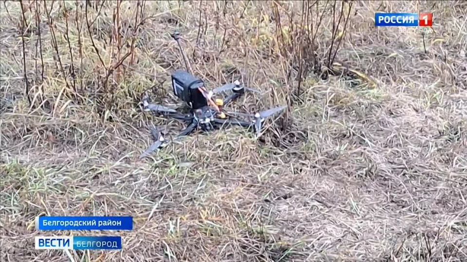 Сегодня в Октябрьском ранения от ударов дронов ВСУ получил водитель грузовика, вчера – двое мирных жителей на парковке социального объекта