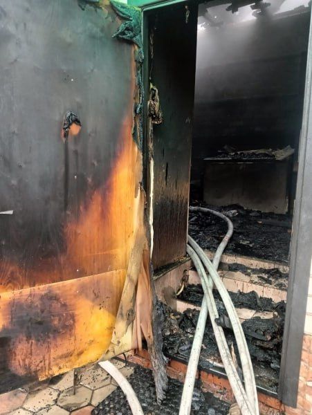 В Томаровке полицейский Даниил Ноздрачев пришёл на помощь пожилой паре, чей дом загорелся