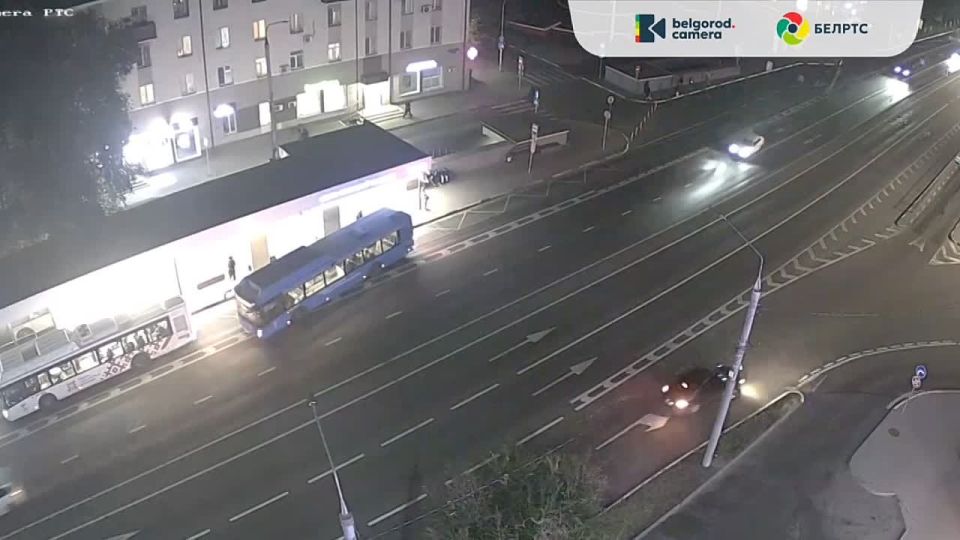 В Белгороде автомобиль вылетел на автобусную остановку «Родина»