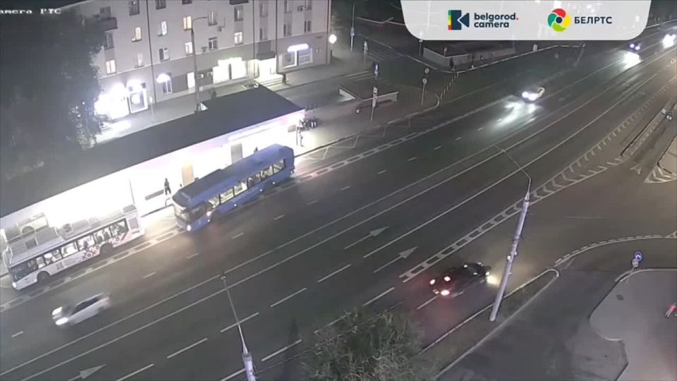 В Белгороде автомобиль въехал в остановку «Родина»