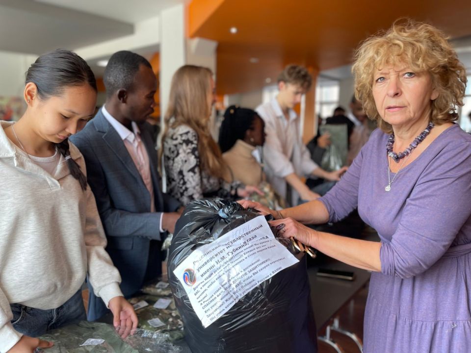 Активисты Российского государственного университета нефти и газа поддерживают бойцов