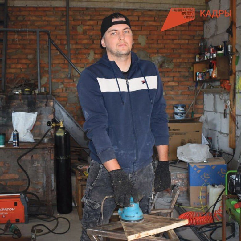 Владимир Переверзев: Житель Борисовки Максим Калениченко делает функциональную, долговечную и красивую мебель в стиле лофт