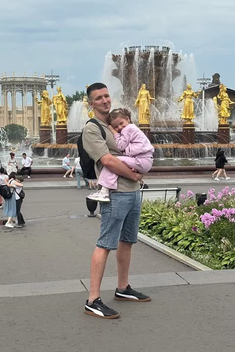 Олег Медведев: Дорогие друзья!. Сегодня особый день – День отца! И я хочу от всей души поздравить каждого папу в нашем округе