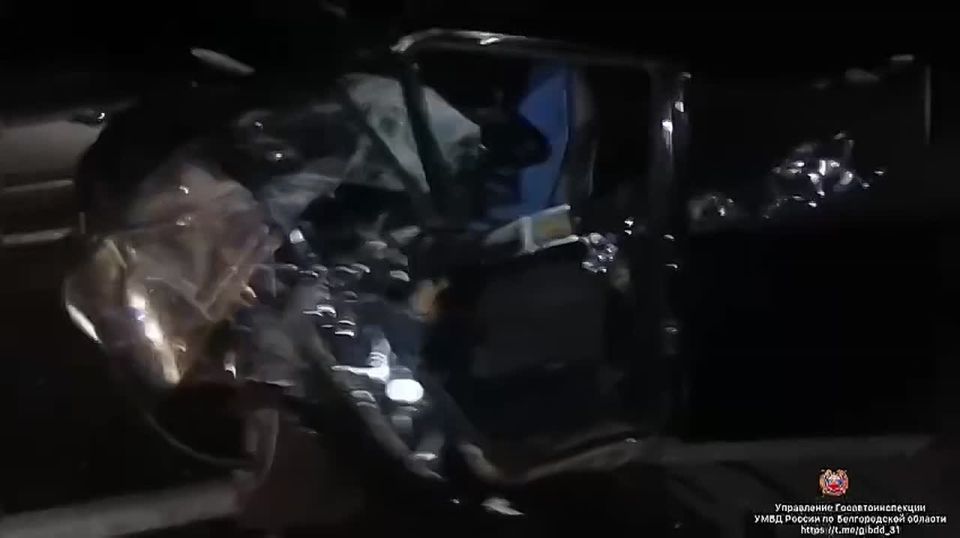 #СВОДКА_ДТП. По предварительным данным, вчера около 21 часа 05 минут на 5 км автодороги «Белгород-Комсомолец» г. Белгорода 35-летний водитель, управляя автомобилем «Рено Лагуна», допустил столкновение с автомобилем «Ваз...