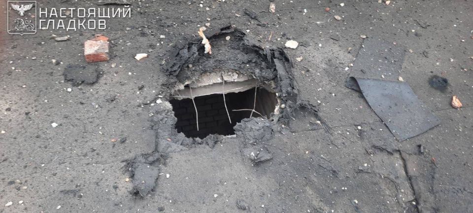 В Белгороде беспилотник ВСУ ударил по многоквартирному дому, пробита кровля, сообщил Гладков