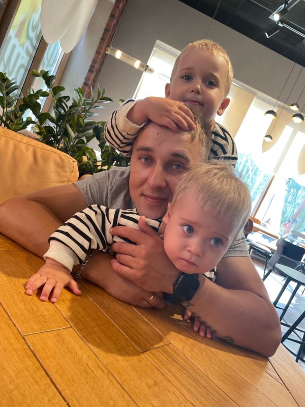 Дорогие друзья!. Сегодня мы отмечаем замечательный праздник - День отца! Он посвящён всем мужчинам, которые окружают любовью и заботой свои семьи, вкладывают душу в воспитание детей и щедро делятся с ними своим бесценным...