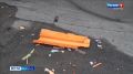 «Услышали автоматную очередь. Забежали в подъезд. Беспилотник сбивали, он упал и взорвался. Было очень громко, стены тряслись», – рассказывают жильцы многоэтажки в Белгороде, крышу которой вчера атаковал вражеский БПЛА