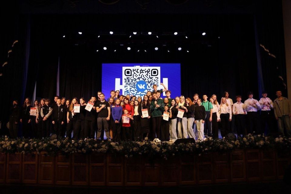 Олег Медведев: В МБОУ "СОШ №1 г. Строитель" подрастают будущие звёзды КВН