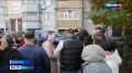На общественной приёмке жильцы дома №6 на Конева в Строителе обсудили с подрядчиками результаты капремонта своей пятиэтажки